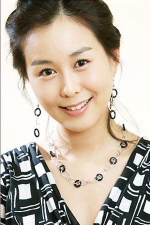 Yoo Seo-jin as Divorced Woman in The Killer