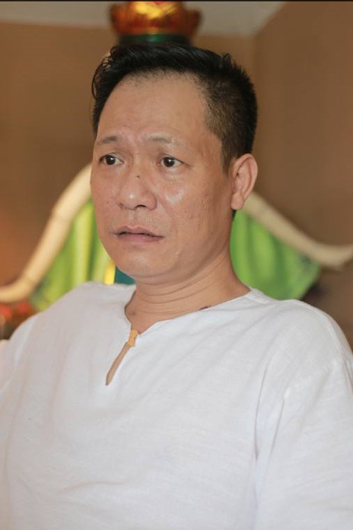 Lê Chí Kiên as Đại đội trưởng Phong in The Scent of Burning Grass