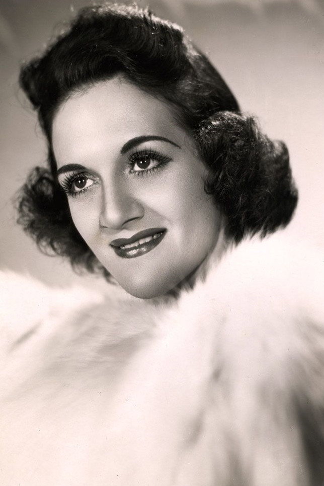 Laverne Andrews as Laverne Andrews in In the Navy