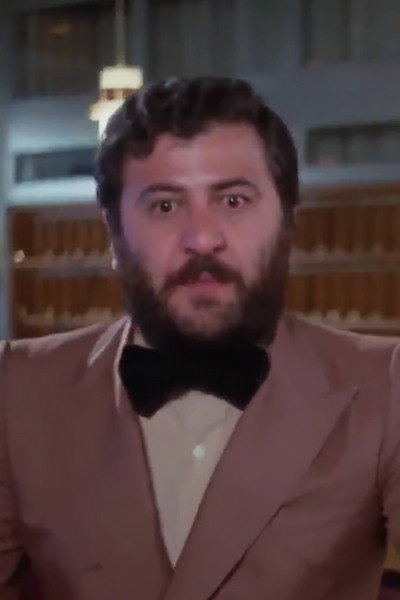 Γιώργος Μυλωνάς as Priest in Ράδιο Αρβύλα