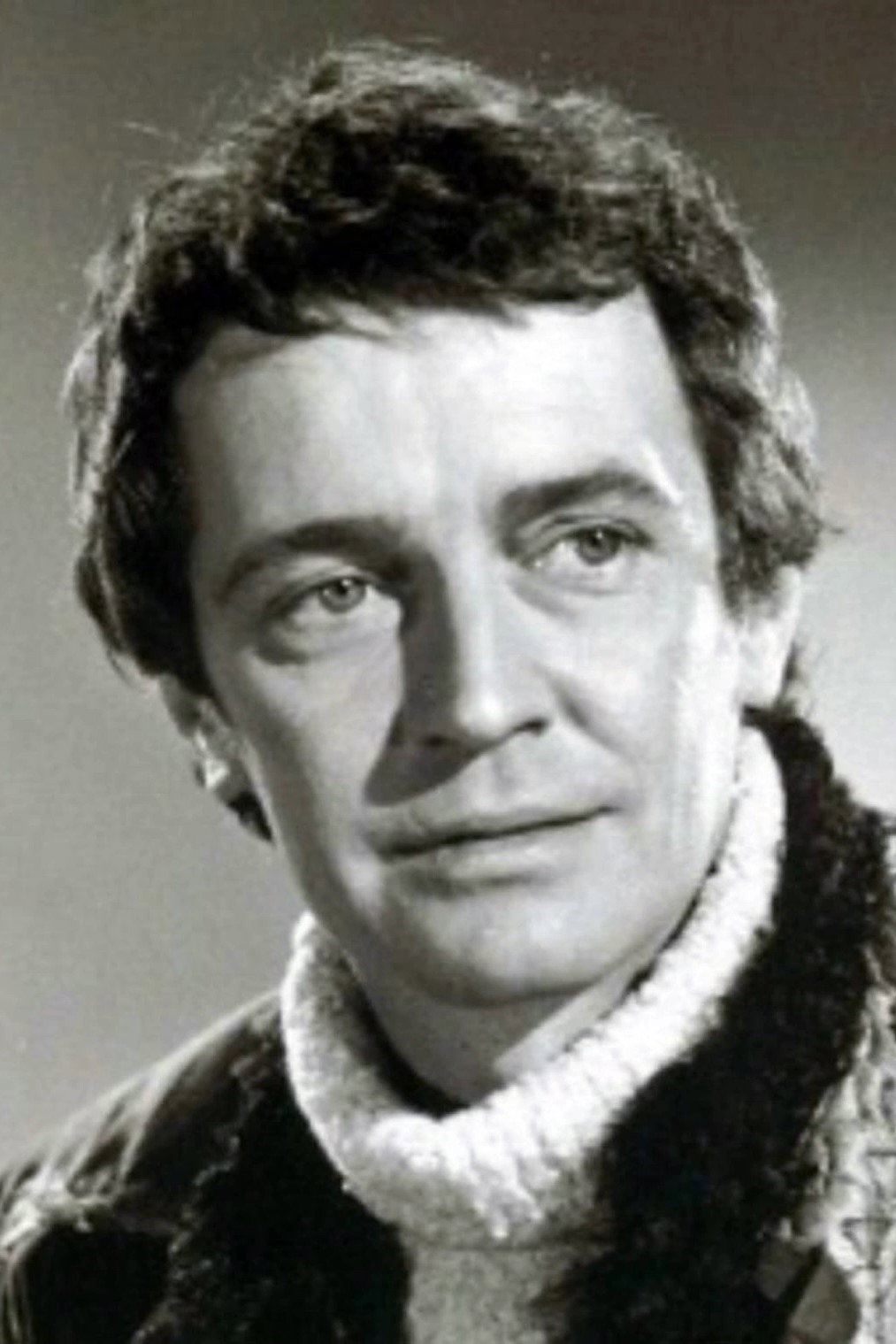 Tony Beckley as Harry Tyler in The Lost Continent