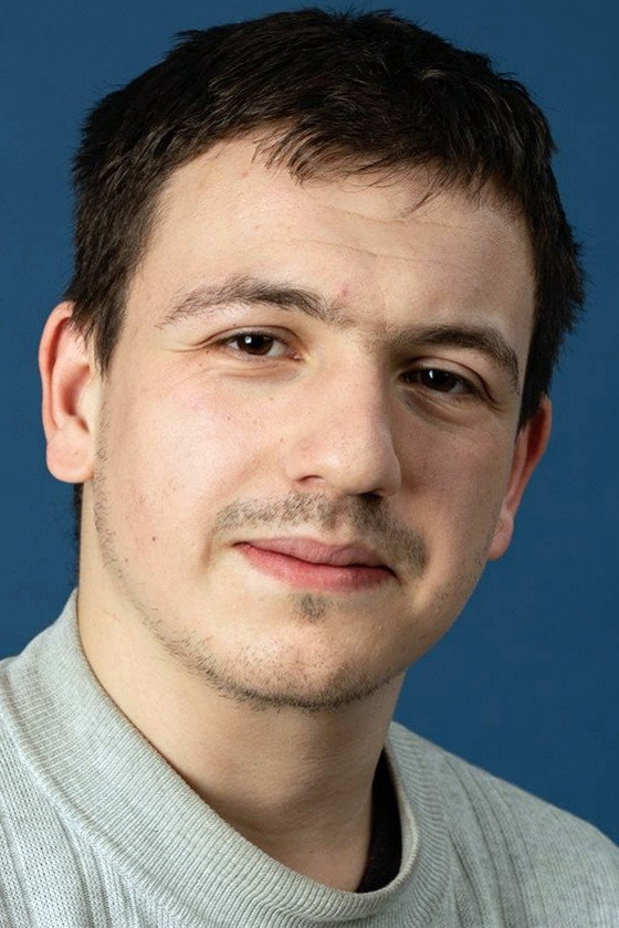 Stanislas Carmont as Alexandre in Un p’tit truc en plus