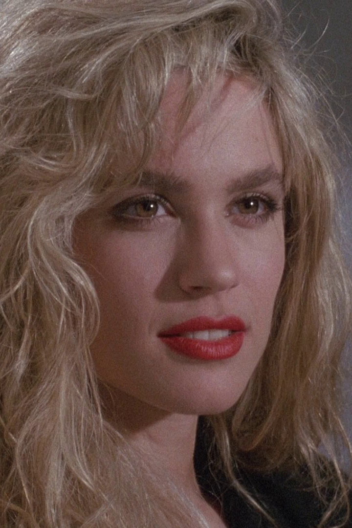Chelsea Noble as Elizabeth Waters in Kirk