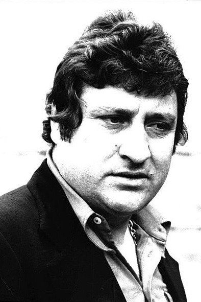 Mario Merola as Francesco, 'o zappatore in Zappatore