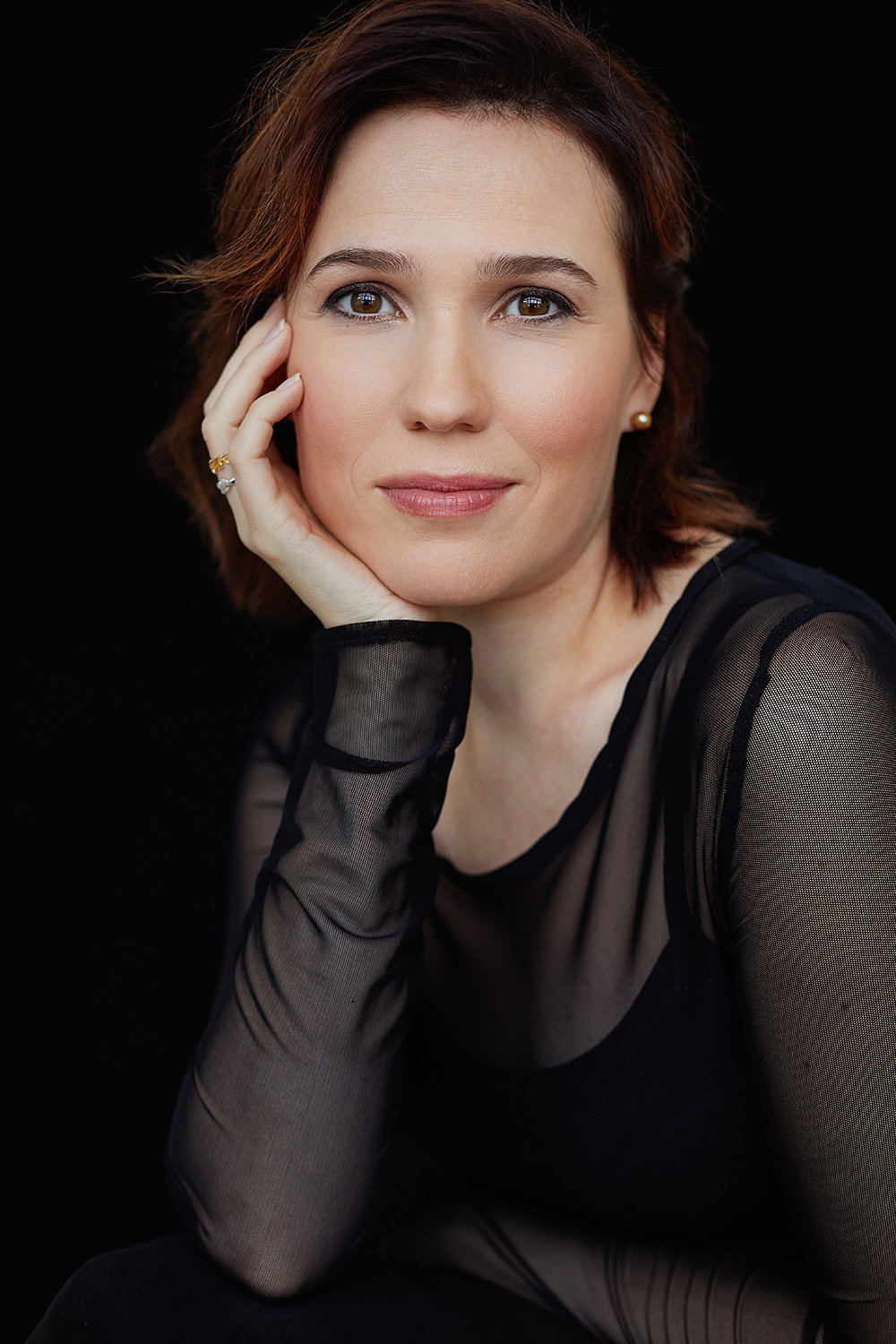 Rose-Maïté Erkoreka as Eleonore Onnaberri in Waiting for April
