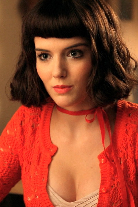Júlia Michl as Anya in Emma karácsonya