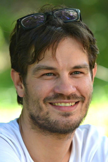 David Kraus as Nicolaus Larsson in Šťastná