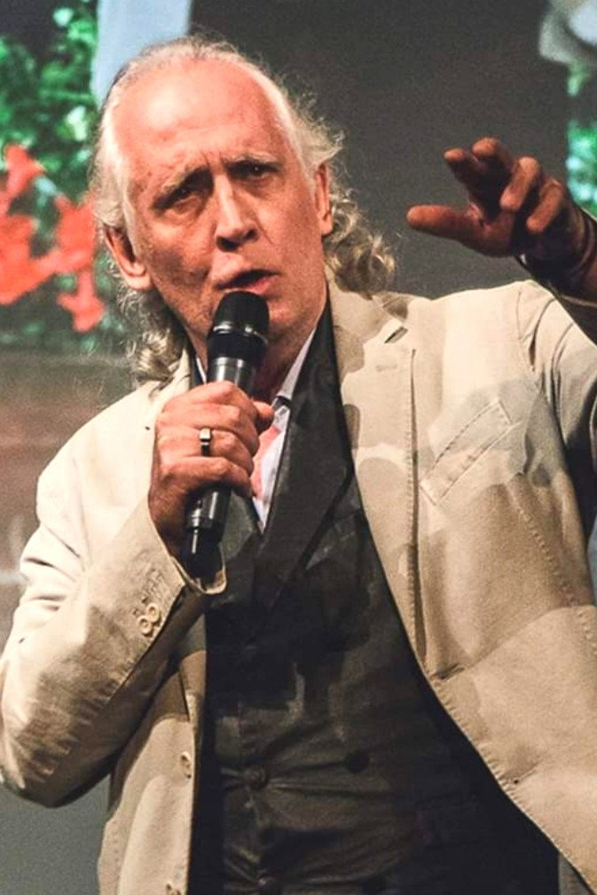 Massimo Lodolo as Carbone (voice) in Adrian