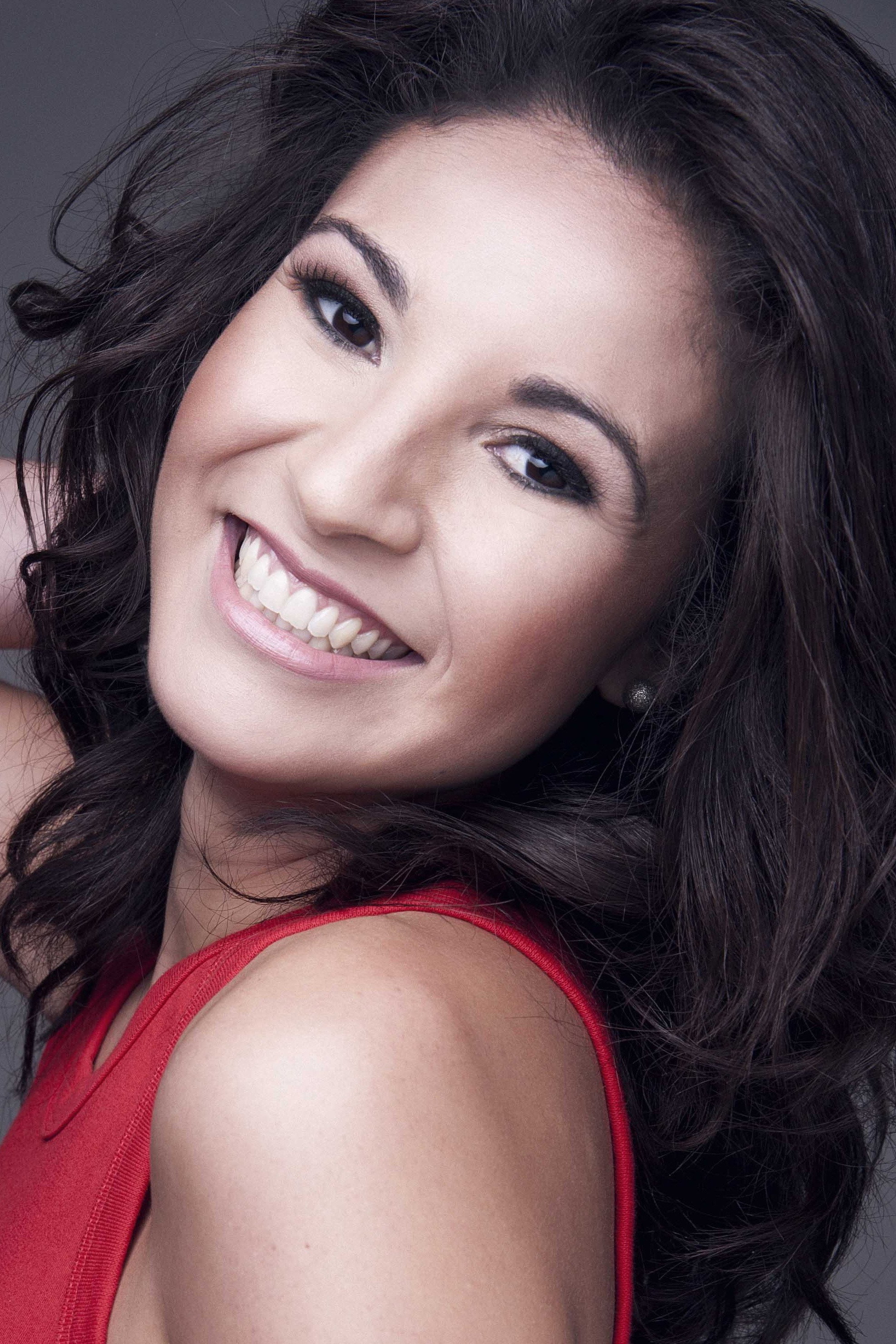 Lorena Castanheira as Sarah in Young Polacas