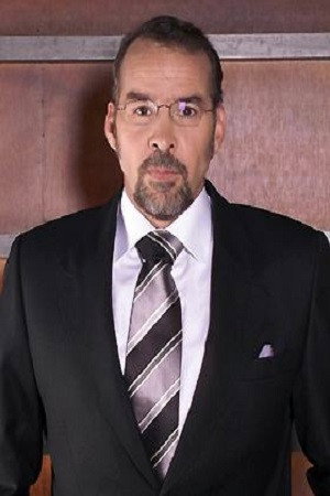 Cristóbal Errazúriz as Guillermo Palomino in En la Boca del Lobo