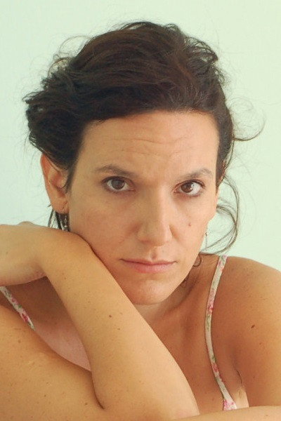 Verónica Perrotta as Annie in Quemadura china