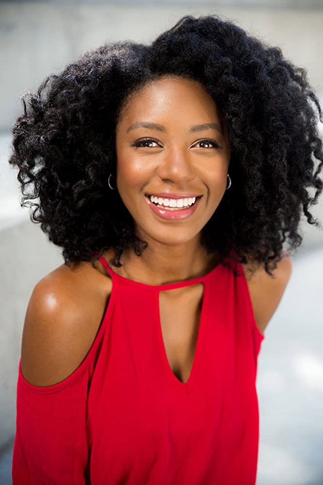 Alexandria Collins as Ennis Lineau in The Fringes