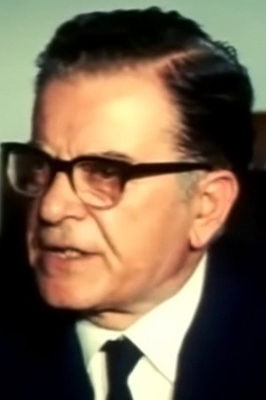 Γιώργος Γρηγορίου as Manager in Φτωχός, αλλά τίμιος