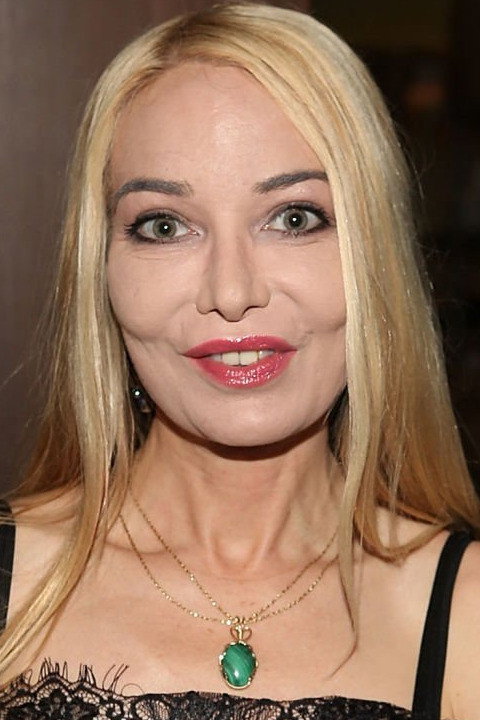 Lorielle New as Brianne in Flash