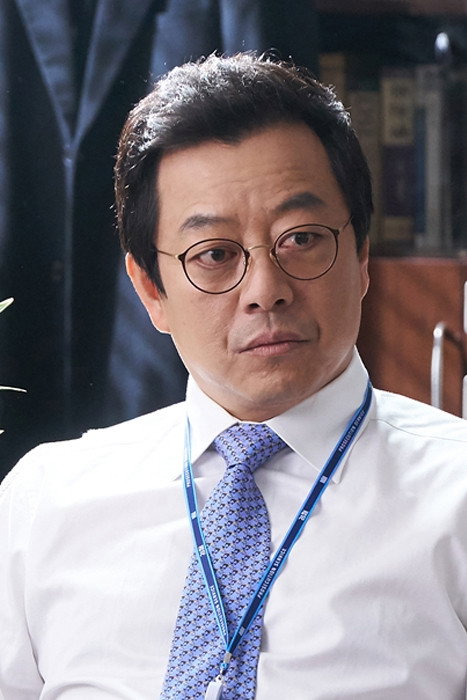 이기영 as Oh Chang Hyun in Payback: Money and Power