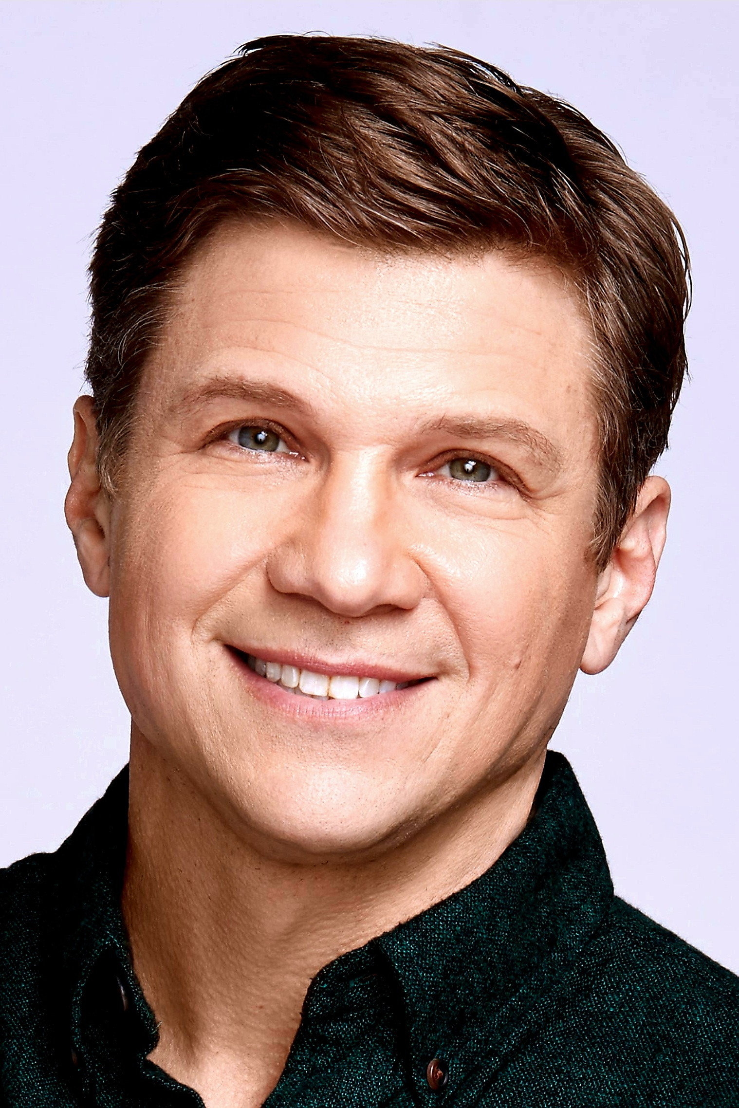 Marc Blucas as Secret-Service Agent Derek Sampson in The Red Maple Leaf
