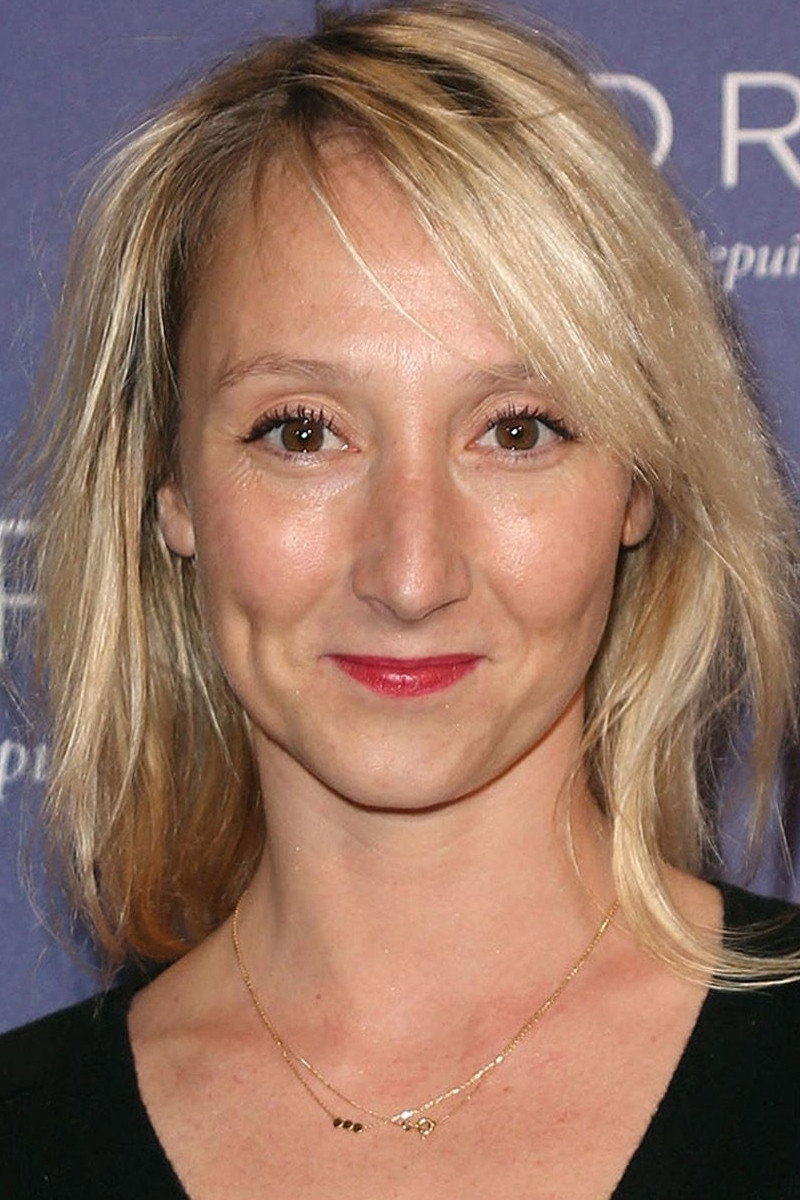 Audrey Lamy as Stéphanie Levasseur in Workingirls