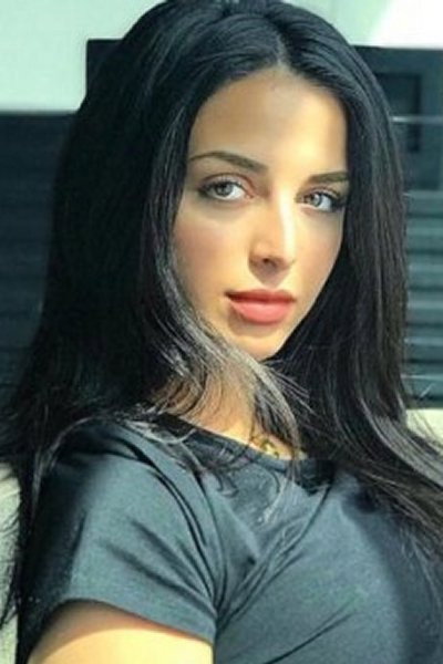Sara Al-Naser as Latifa in Det slører stadig