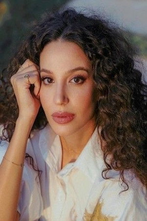 Mariam El Gendy as سلمى (الصحفية) in Sons of the sun
