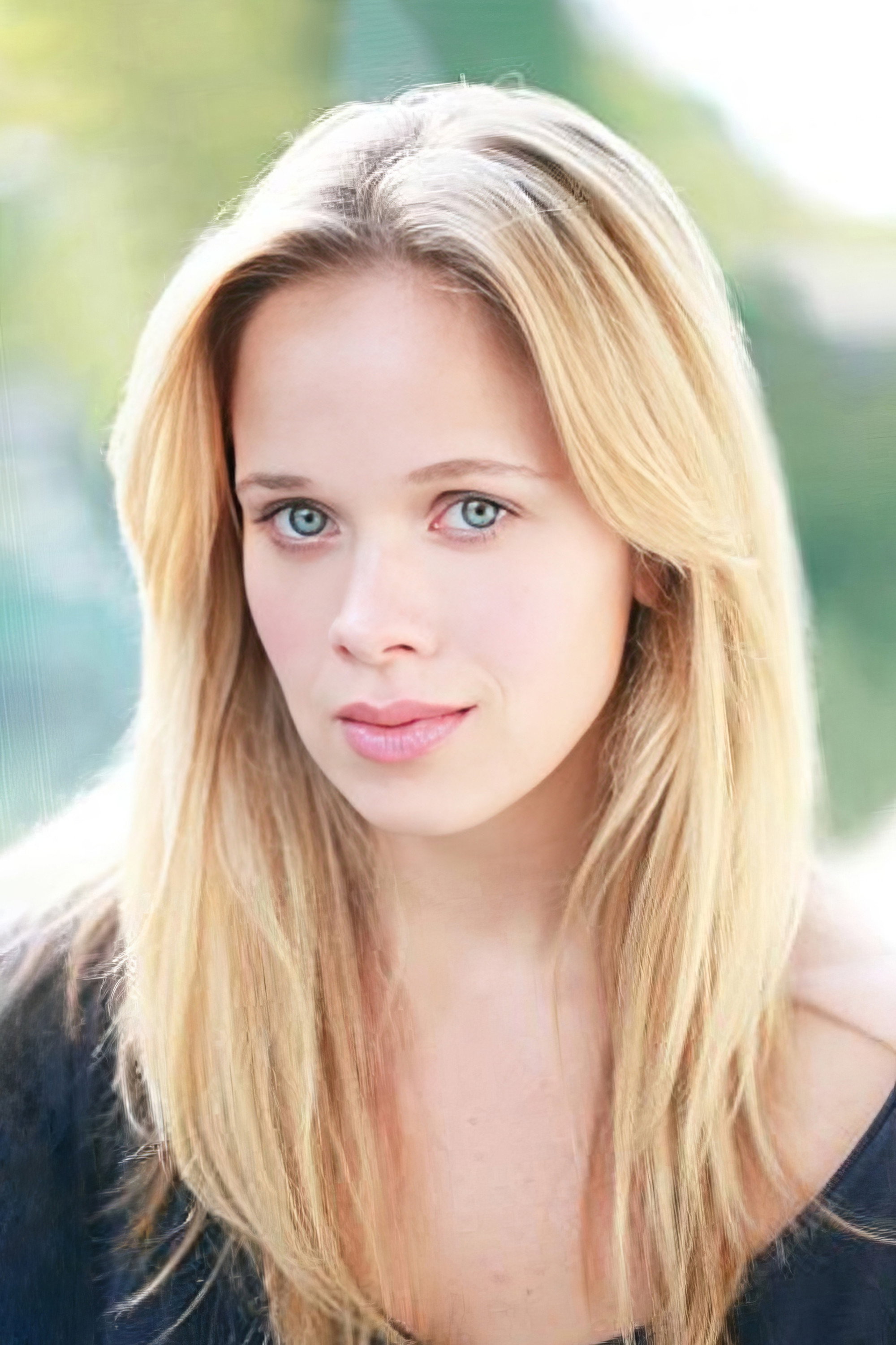 Ellie Beaven as Kyla Kane in Wavelength