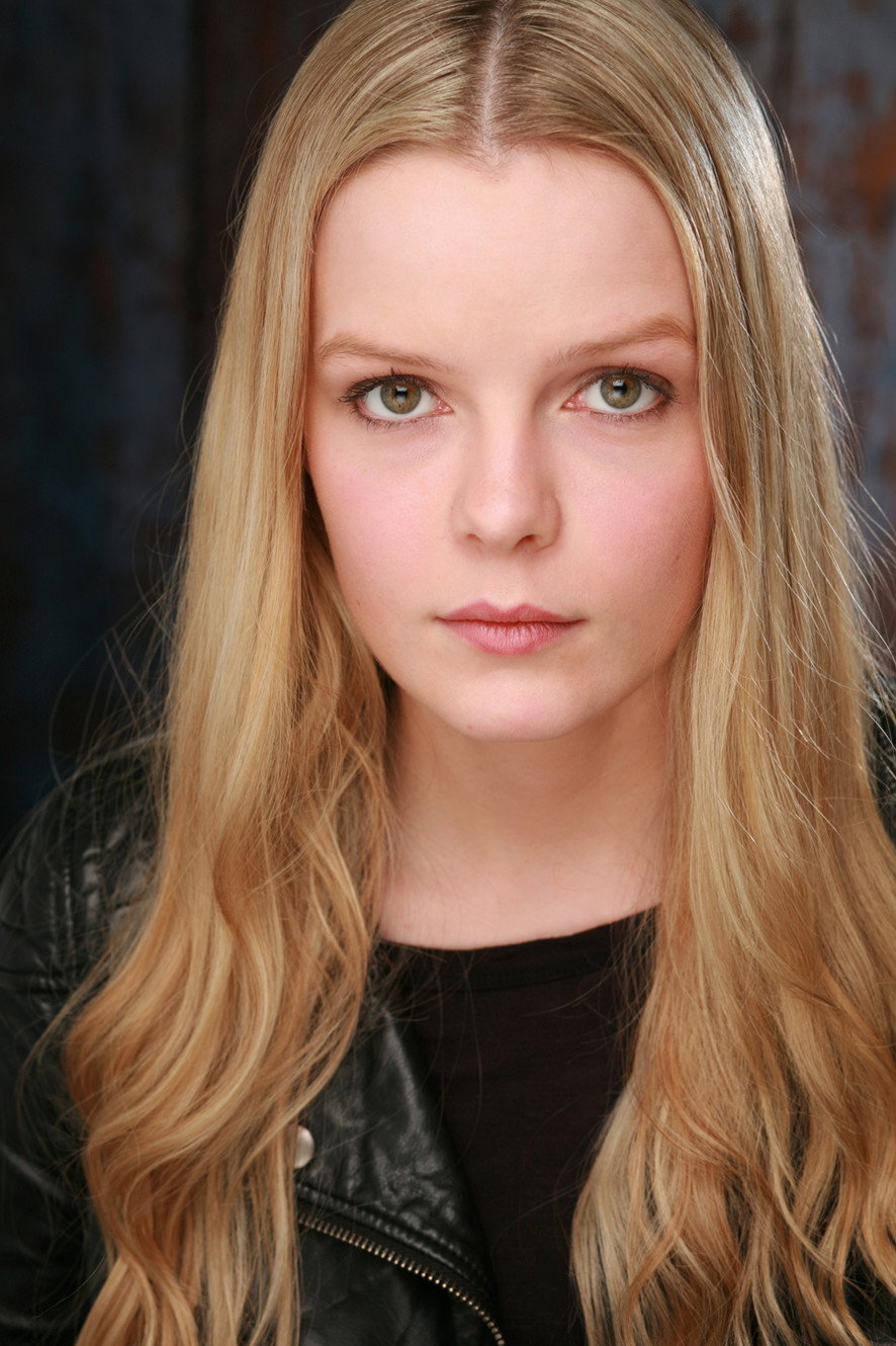 Ilva Holmes as Eva Thors in Dead Unicorns