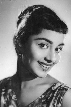 Sadhana Shivdasani as Somna in Ek Phool Do Mali