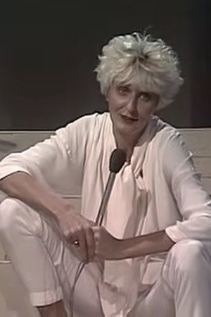 Anke Groot as mother in Hansje en het Welbehagen