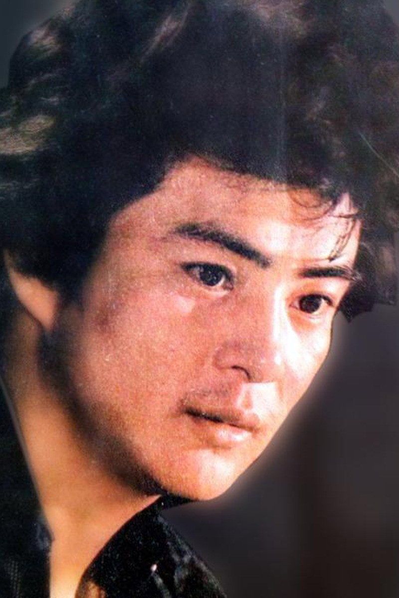 Zhang Tianxi as 阿龙 in Yamaha Fish Stall