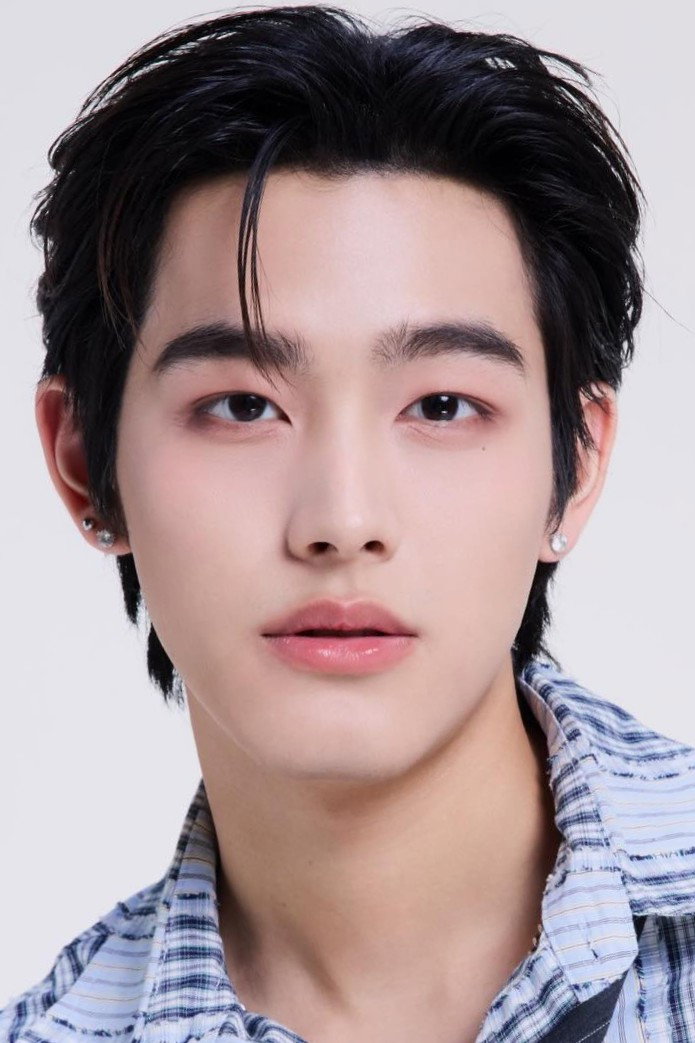 ภูริวัจน์ โชติรัตนศักดิ์ as Jin in Dead Friend Forever