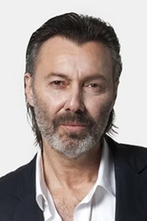 Hakan Karahan as Ömer in Kaptan Feza