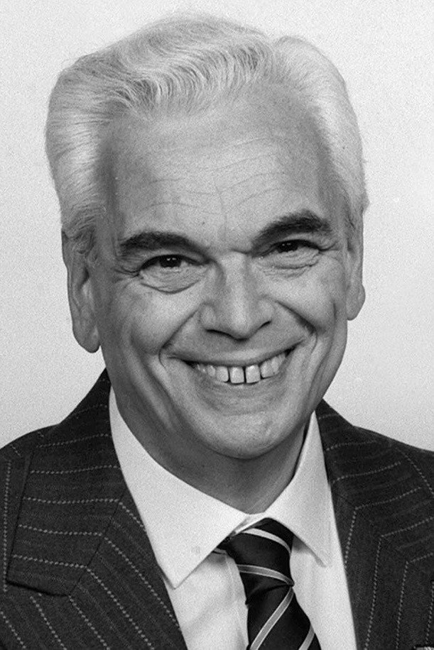 Rátonyi Róbert as Narrátor in Dream Brigade
