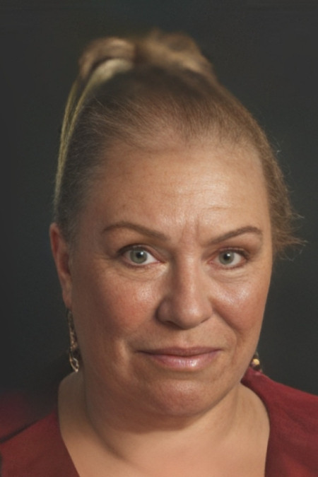 Gülümser Gülhan as Nazlı in The Plaintiff