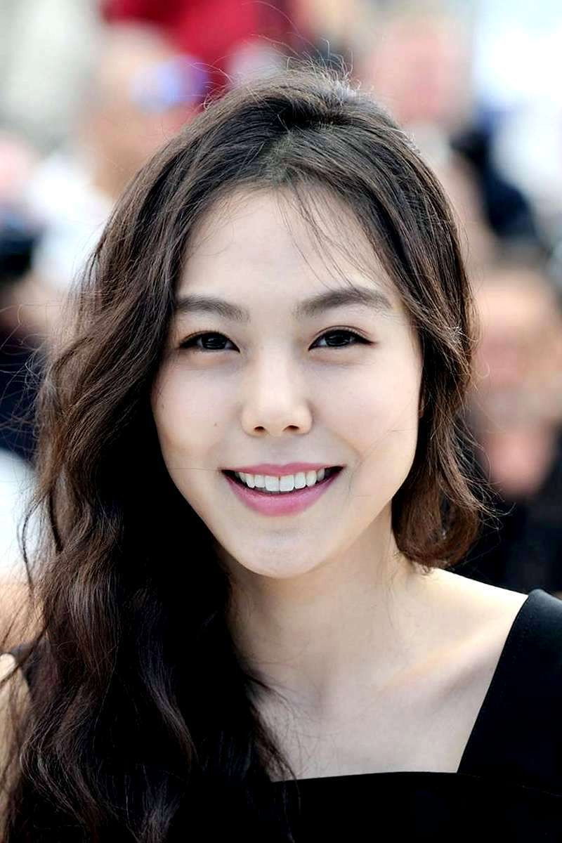 김민희 as Kim Ah-mi in Hellcats