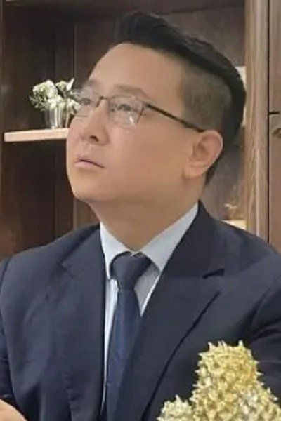 王小健 as Mr. Shen in 今日宜喜欢