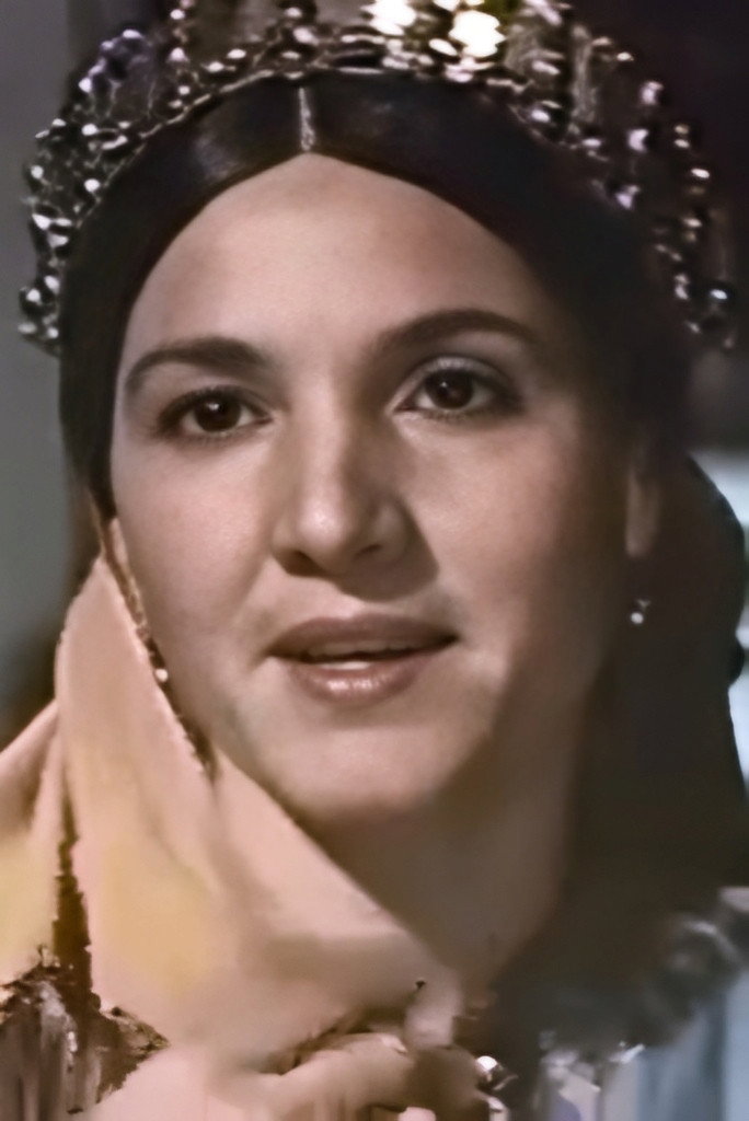Oguldurdy Mämmetgulyýewa as Zibeyda in Boundless Night