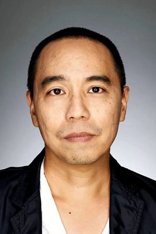 Apichatpong Weerasethakul as Self in Flowers of Taipei: Taiwan New Cinema