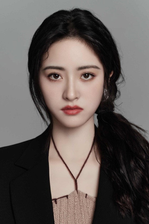 沈月 as Gu Yi in Smile Code