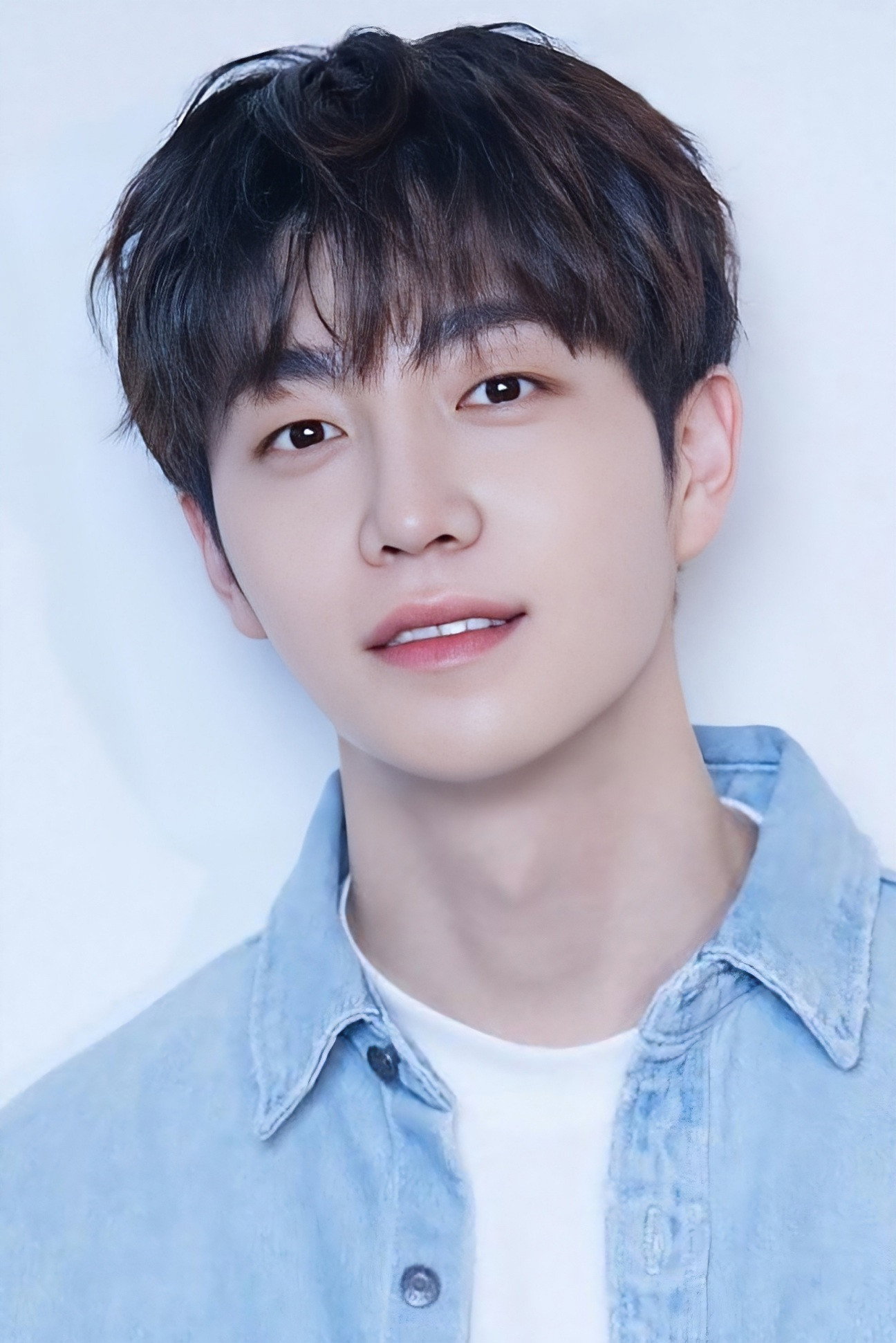 조찬현 as Han Gang-jin in Romance by Romance