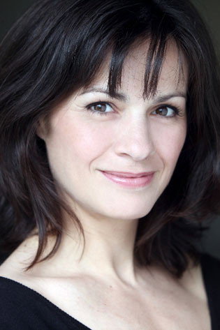 Hélène Bizot as Agnès in Un p’tit gars de Ménilmontant