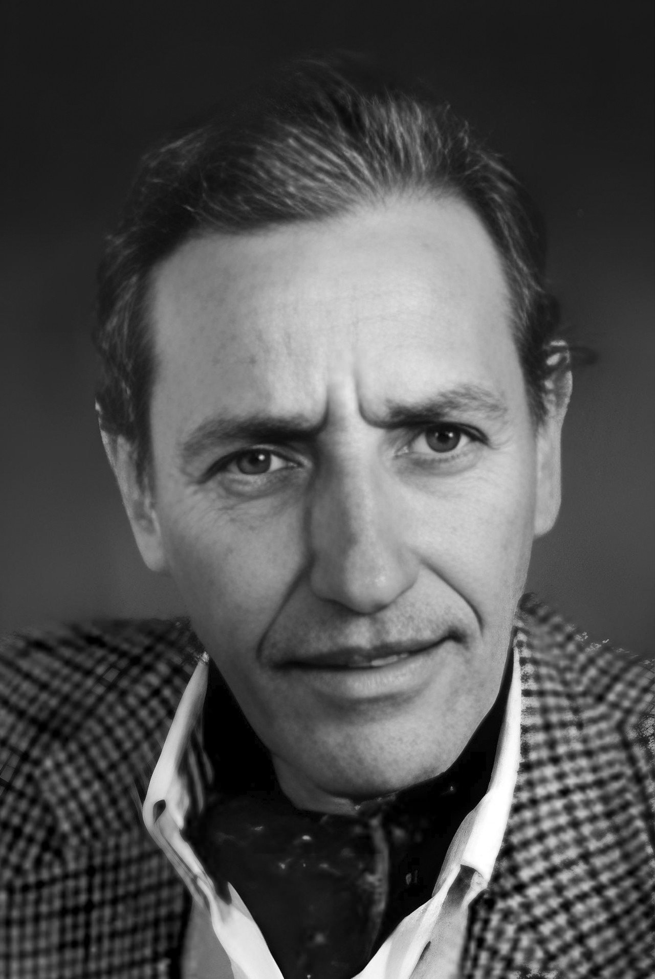 Larbi Zekkal as Le père in Si Mohand u M'hand, l'insoumis