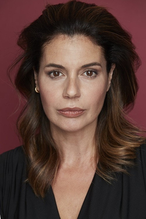 Cristina Peña as Laura Navarro Magallón in Algo que celebrar