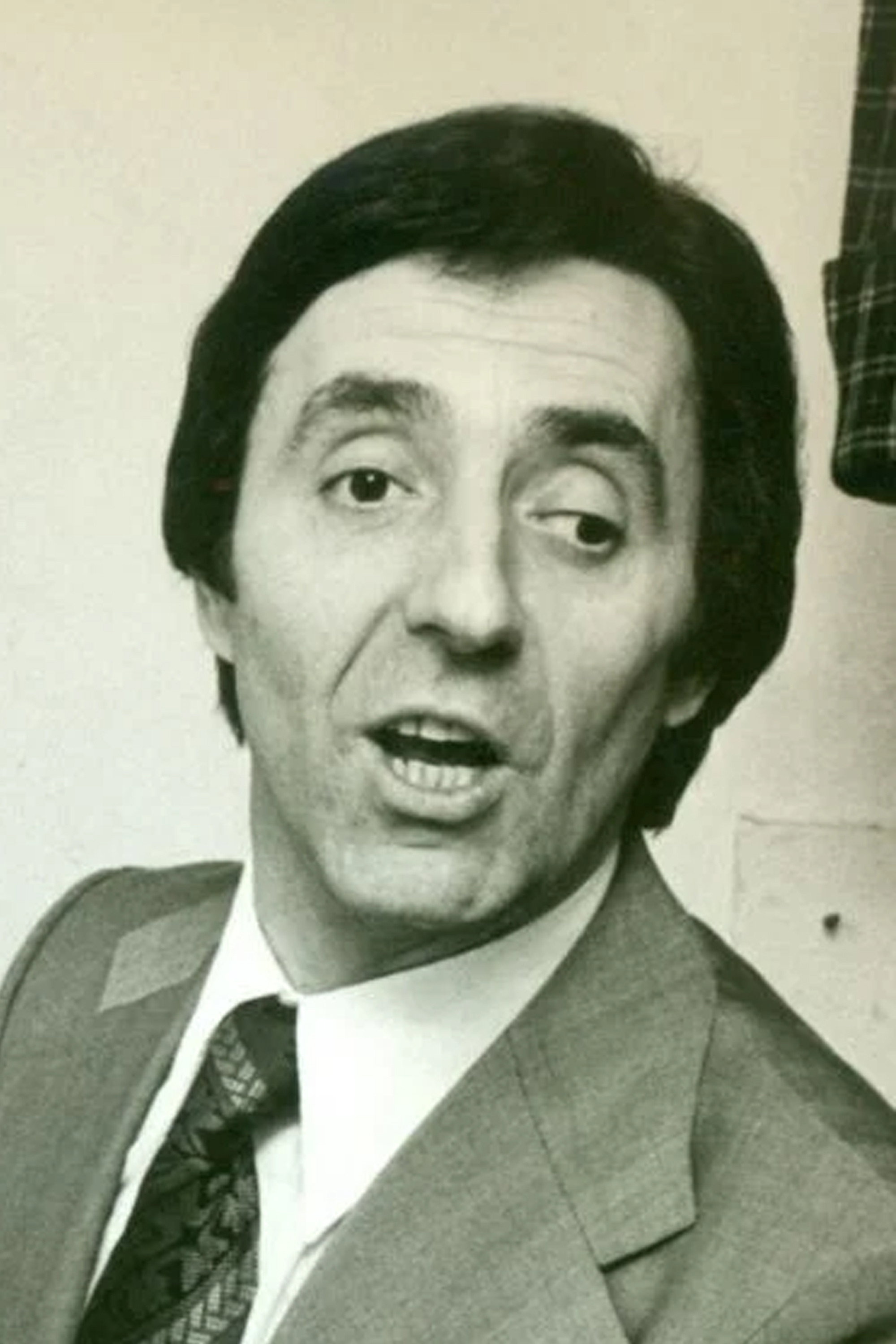 Tristán as Tristán in La guerra de los sostenes