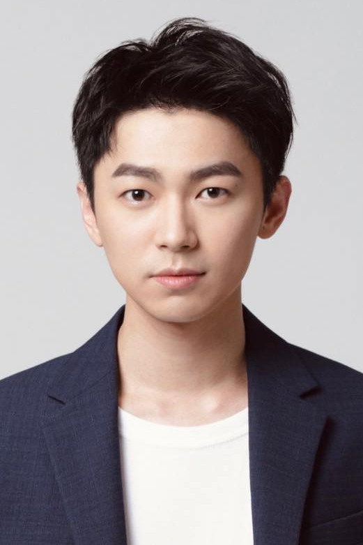 陳玹宇 as Zhang You Ri in Under One Roof