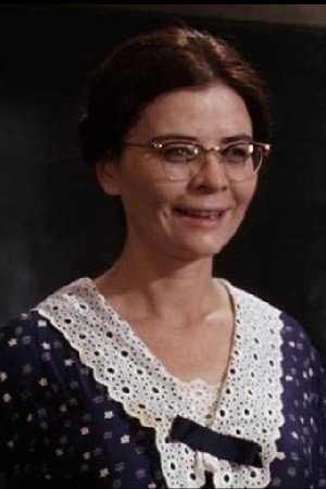 Martine Bartlett as Hattie in Sybil