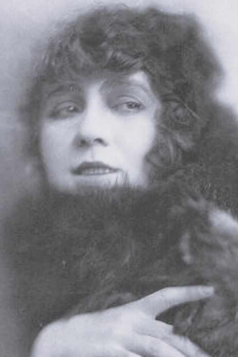 Lyda Salmonova as Miriam, the Rabbi's Daughter in Der Golem, wie er in die Welt kam