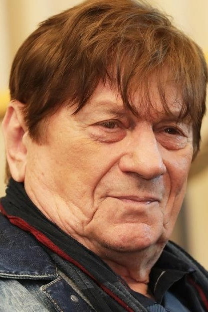 Harsányi Gábor as Laďa Havlíček in Začátek dlouhého podzimu