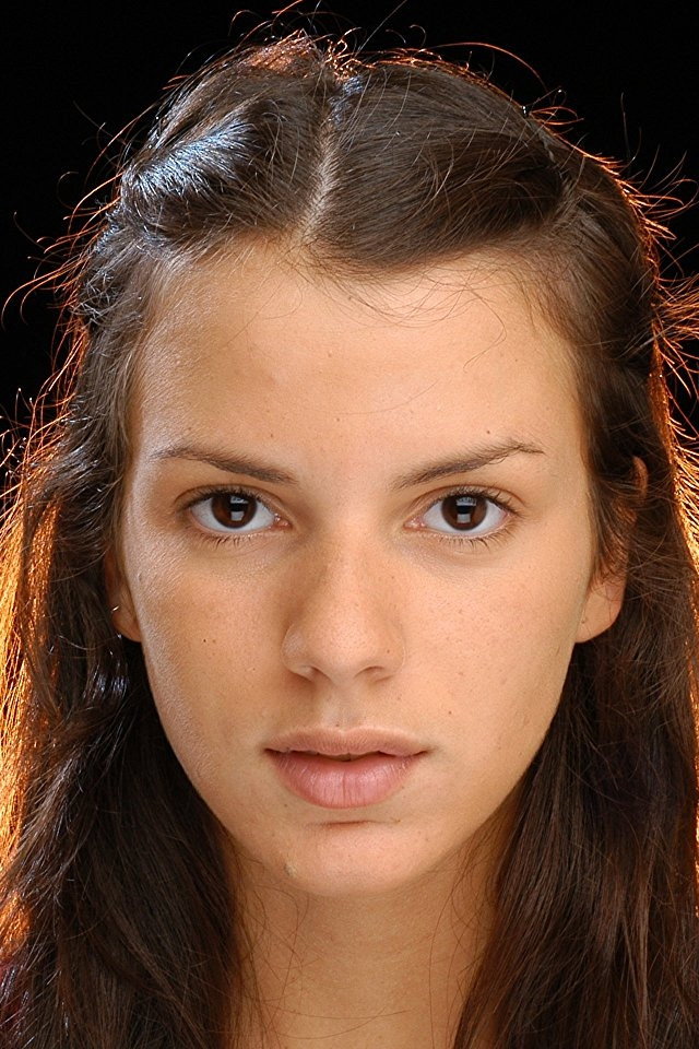 Gimena Accardi as Carolina Fernández in Separadas