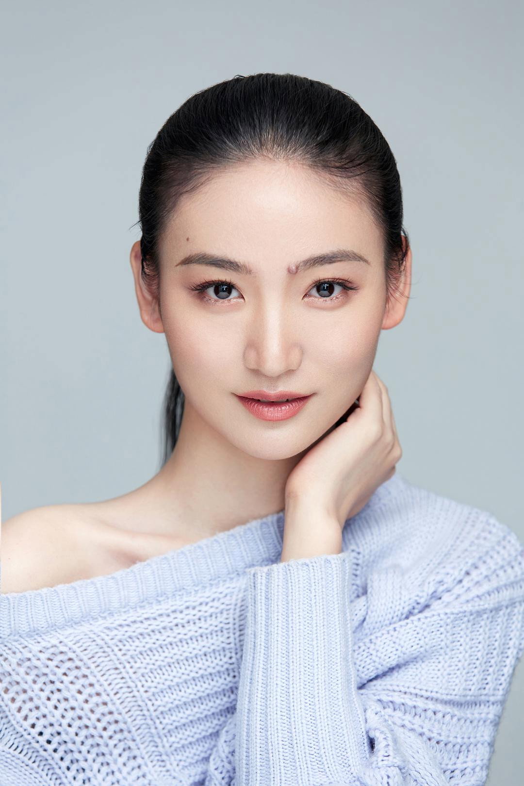李妍锡 as 沈玉琳 in Hideaway: The Dossiers