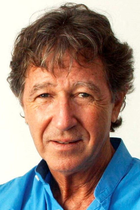 Jorge Arriagada as Himself in Entierro