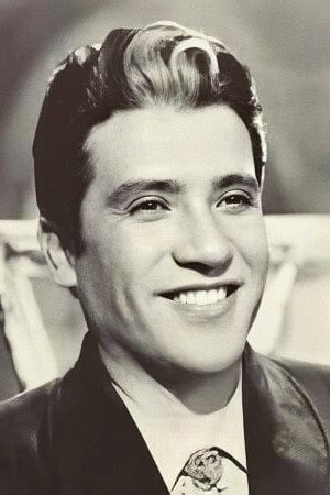 Miguel Aceves Mejía as Refugio in Los cinco halcones